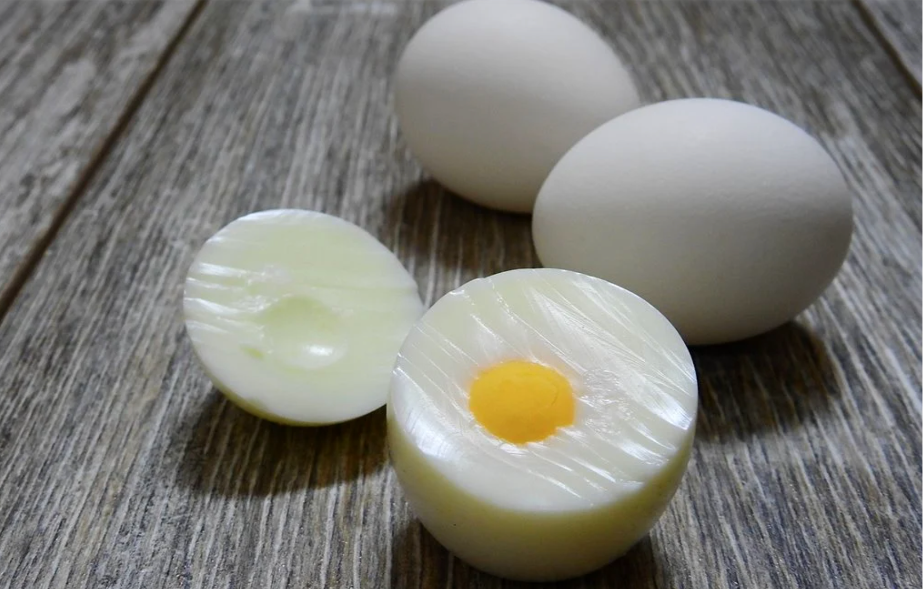 Coles de bruselas con huevos duros.